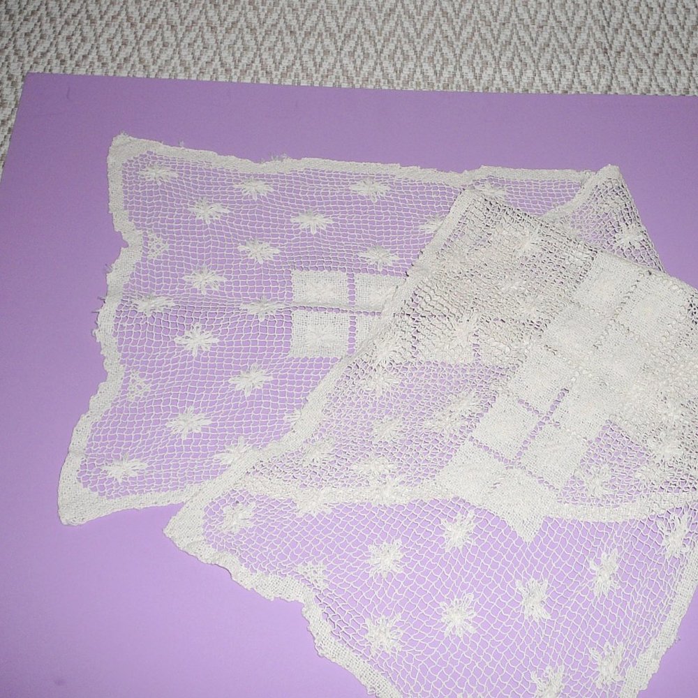 Vintage Lace Table Runner Doily Dresser Scarf